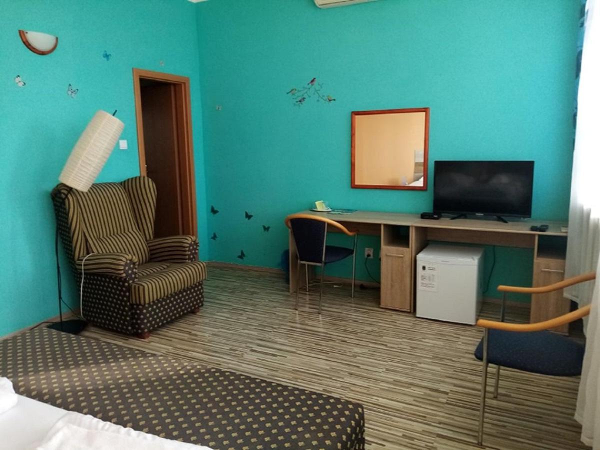 Hotel Hubert Nové Zámky Exteriör bild