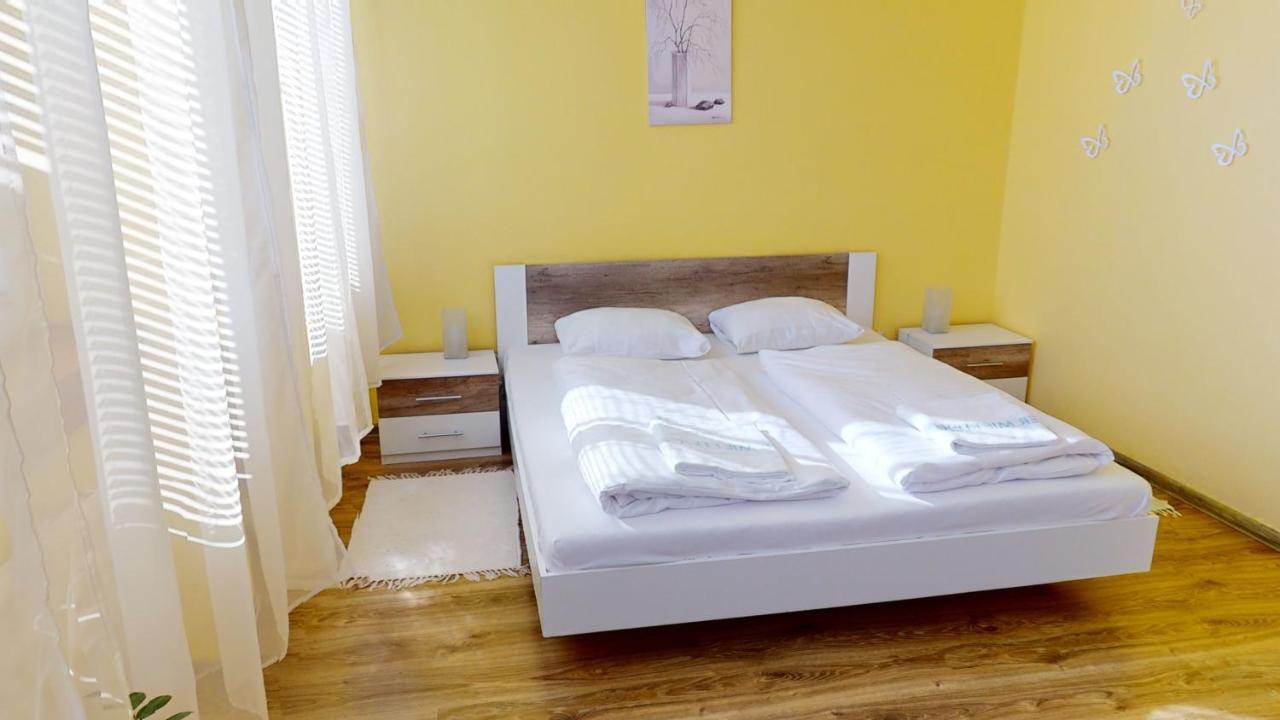 Hotel Hubert Nové Zámky Exteriör bild