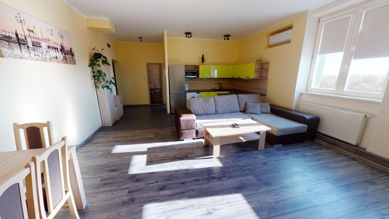 Hotel Hubert Nové Zámky Exteriör bild