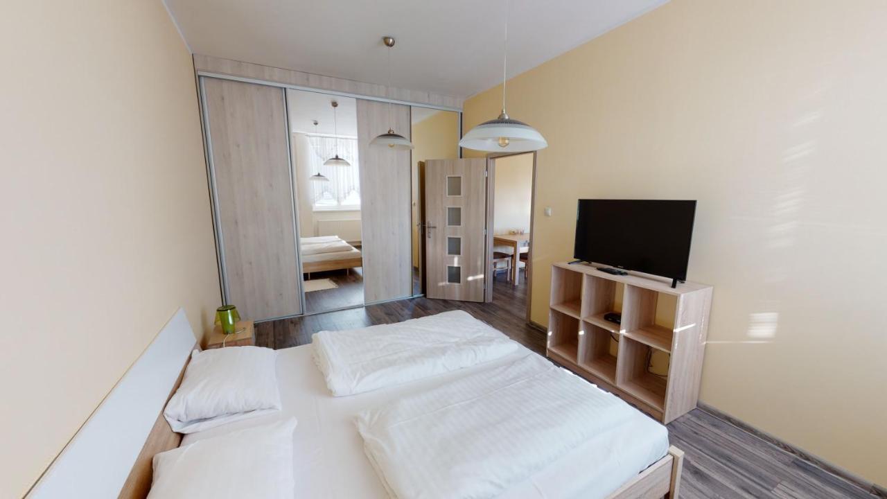 Hotel Hubert Nové Zámky Exteriör bild