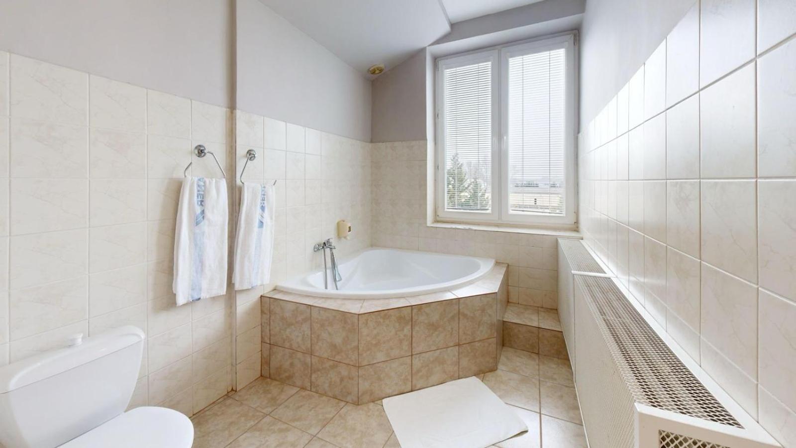 Hotel Hubert Nové Zámky Exteriör bild