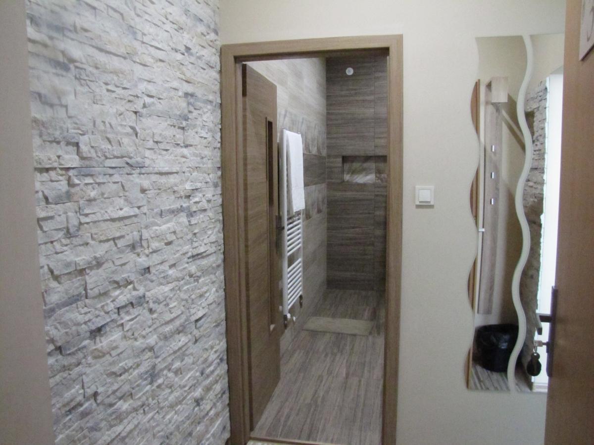 Hotel Hubert Nové Zámky Exteriör bild