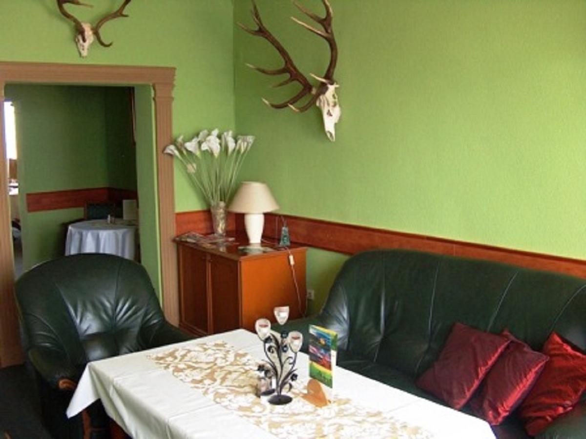 Hotel Hubert Nové Zámky Exteriör bild