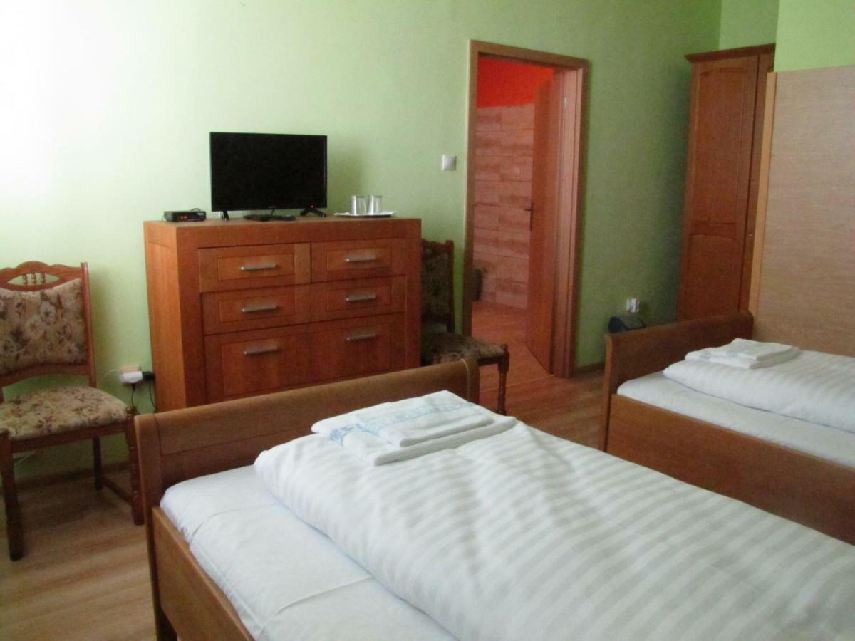 Hotel Hubert Nové Zámky Exteriör bild